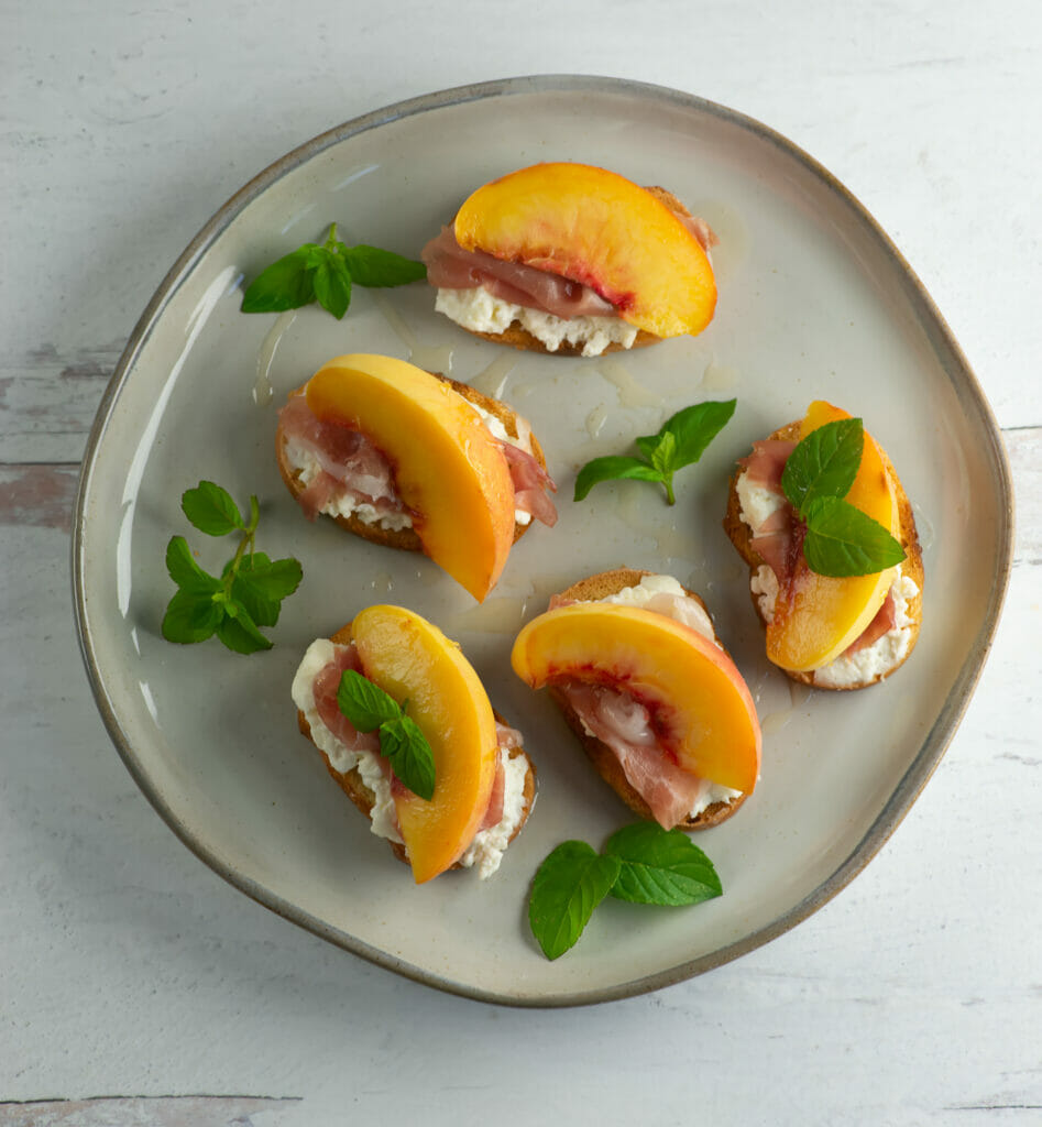 peach ricotta crostini