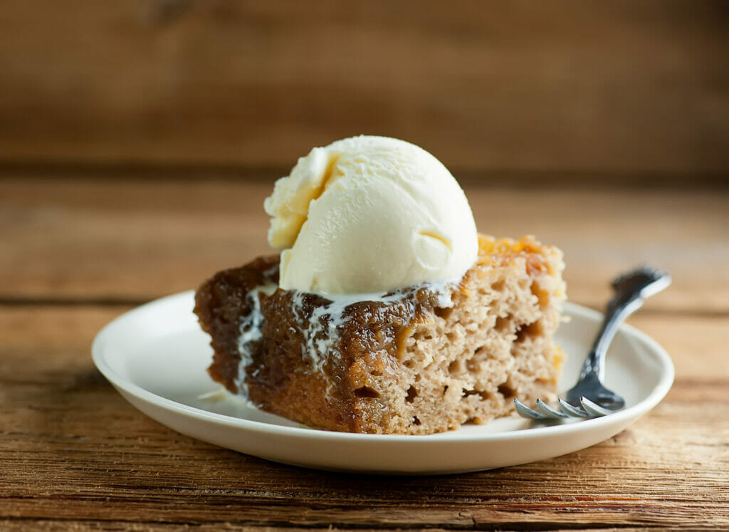 peach upside down cake with ice cream