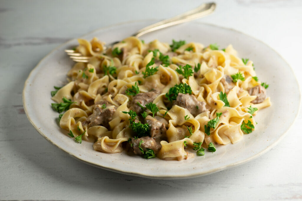 easy slow cooker beef stroganoff