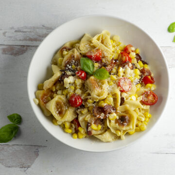 Tortellini with vegetables in a bowl.
