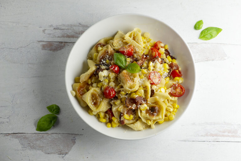 Tortellini with vegetables in a bowl.