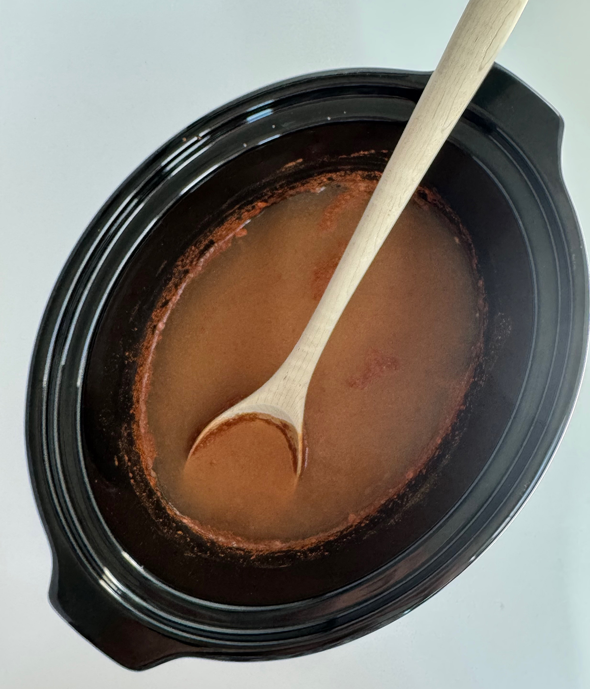 Oatmeal water and spices in a slow cooker.