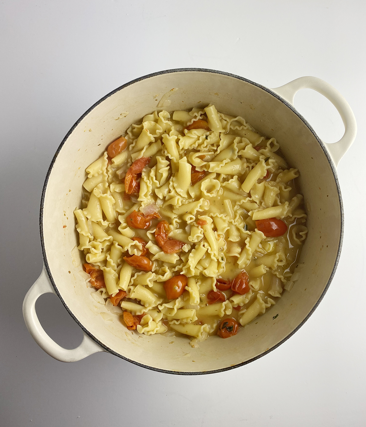 One pot tomato parmesan pasta in a pot.