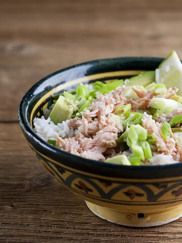 Sesame salmon rice bowl.