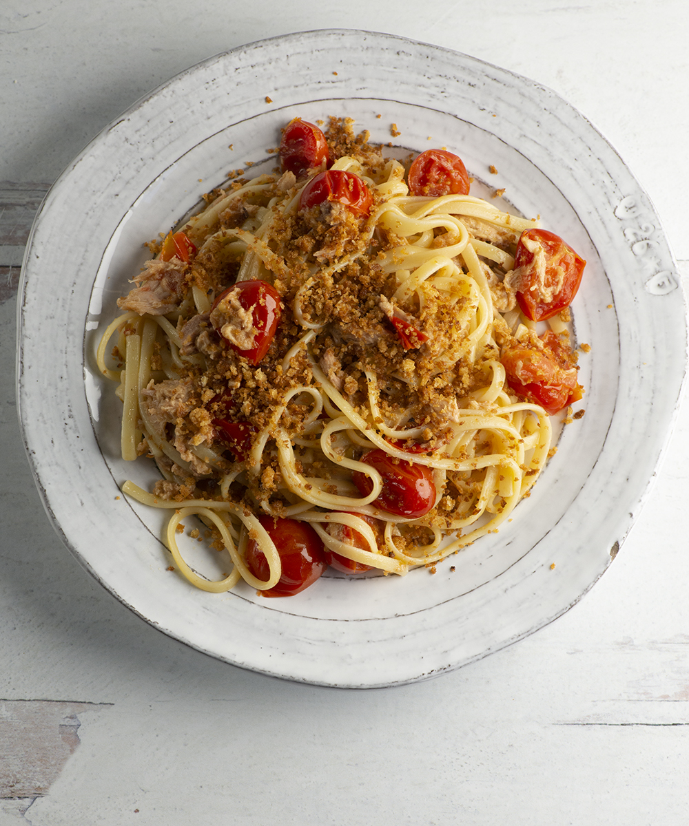 Tuna pasta on a plate.